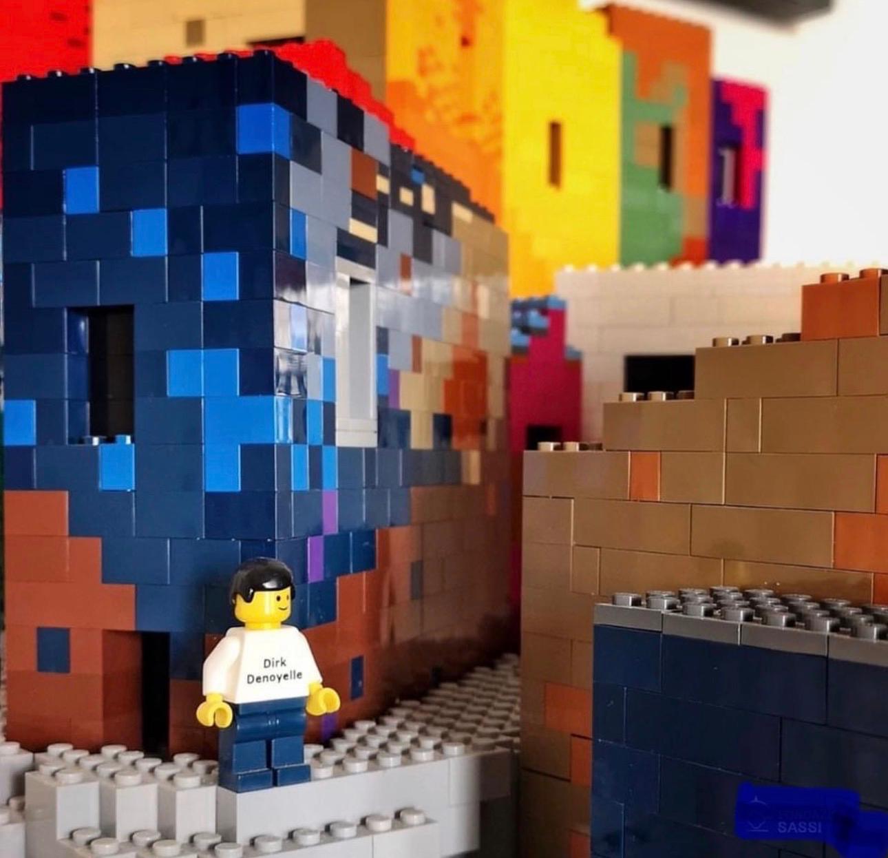 Quando l'Arte incontra il Pop: "Architettura della mente" porta a Bari le tele metafisiche di Volpicella e le sculture LEGO® di Denoyelle