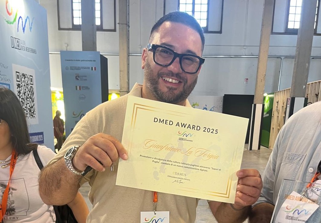 Gianfranco Laforgia riceve il premio Dmed per la promozione della cucina pugliese nel mondo